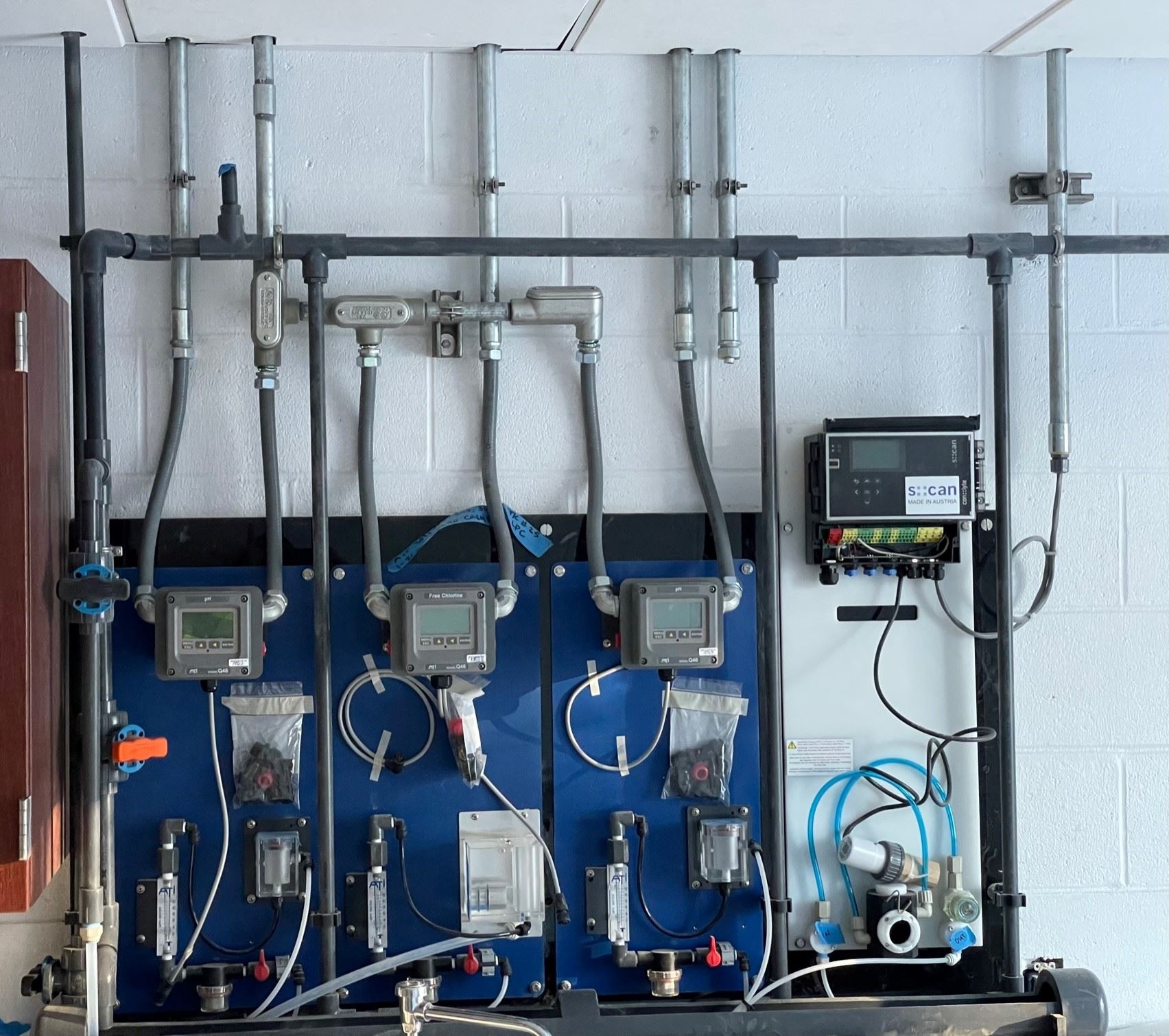 CR, pH, CL Analyzers With in Line Acid Neutralizer System